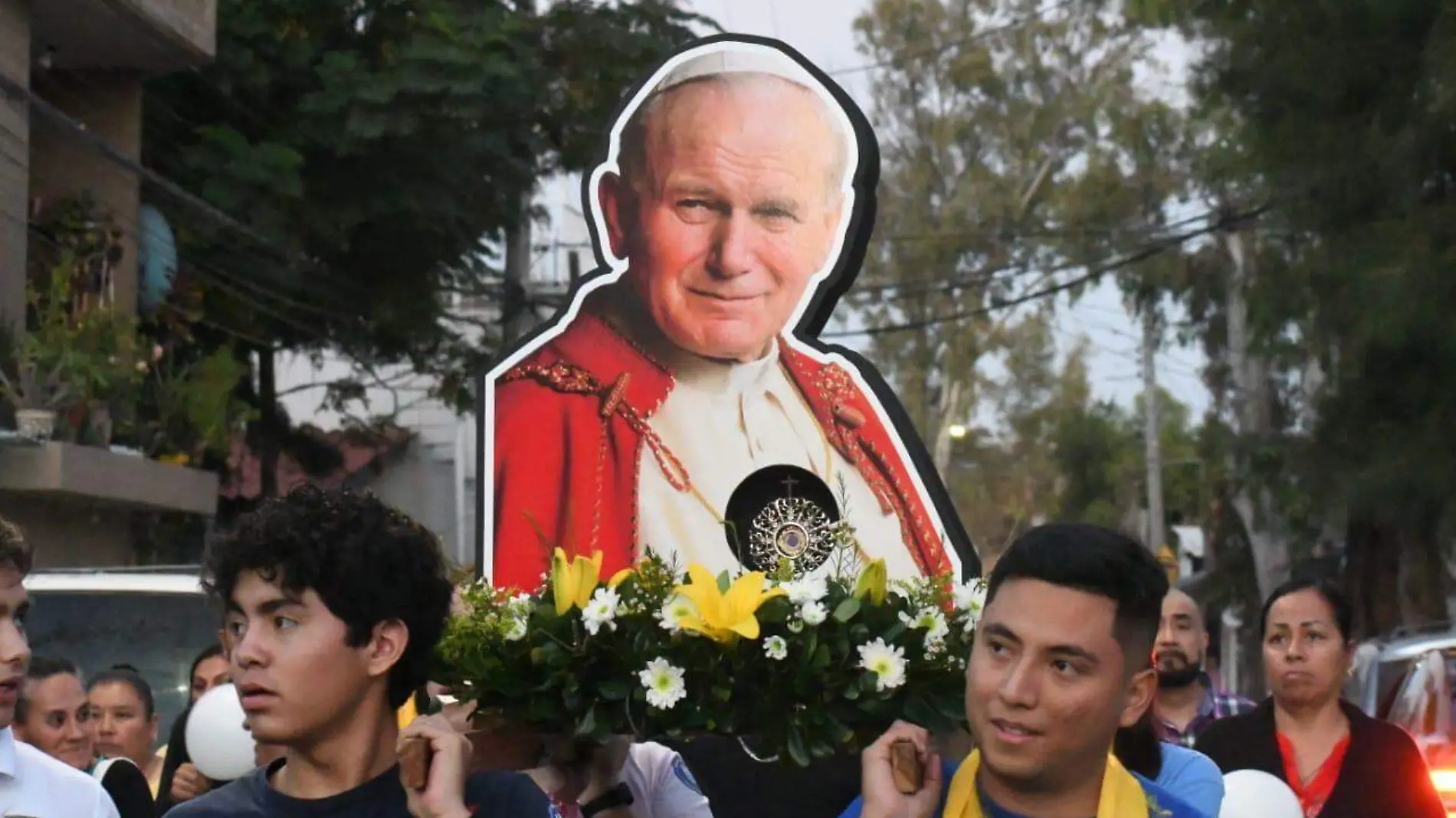 Reciben en Irapuato reliquias de San Juan Pablo II (10)